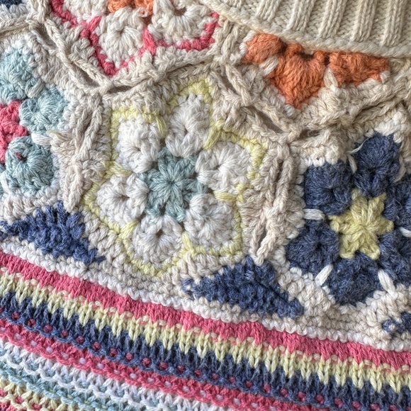 American Eagle | Crocheted Floral Vest size S - Picture 6 of 11